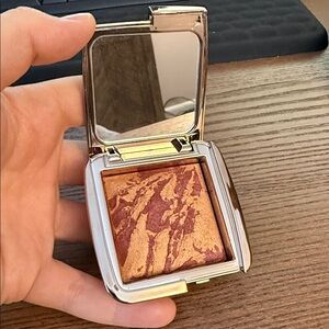 Hourglass Ambient Lighting Blush ‘At Night’